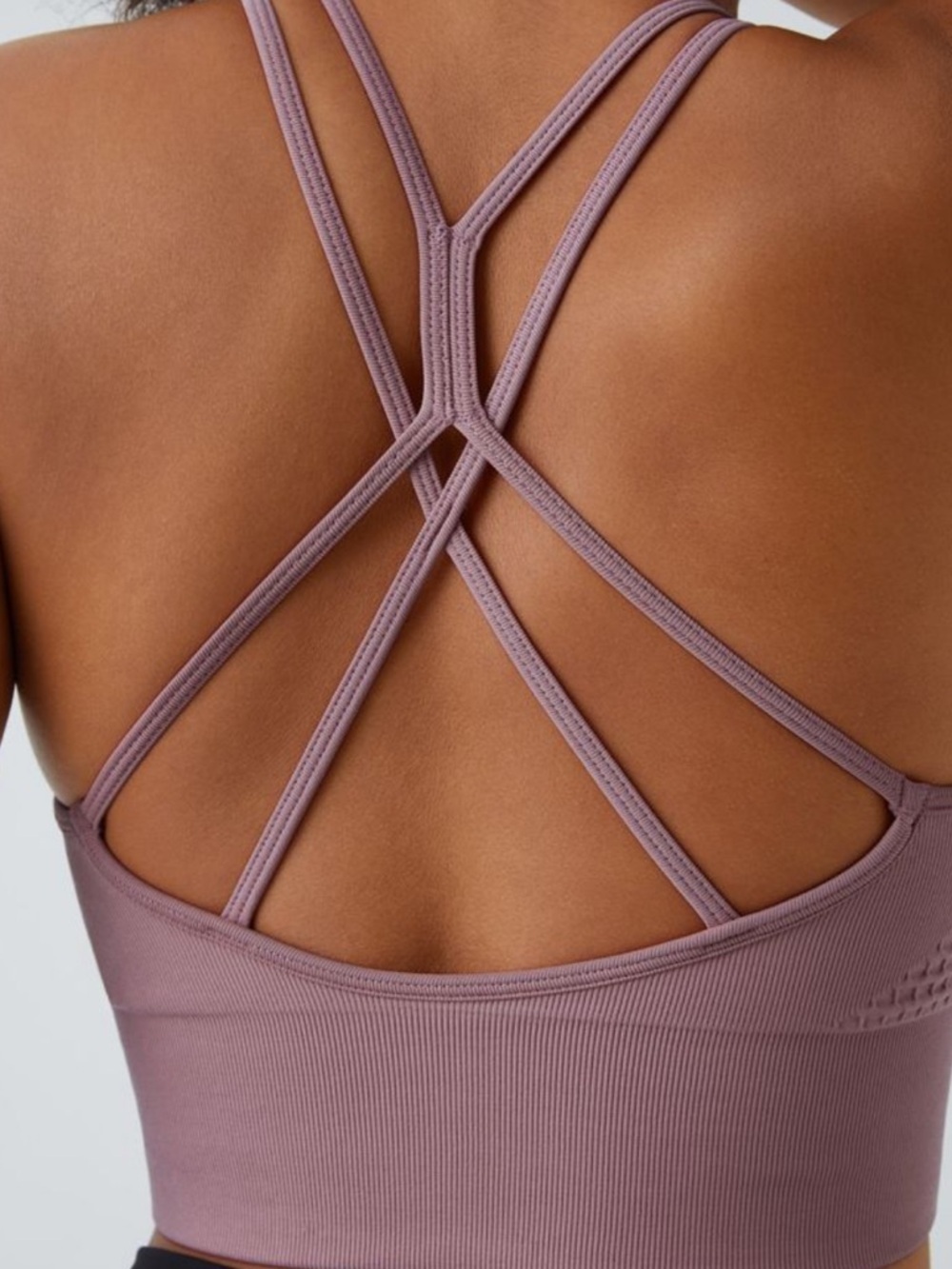 Halara— OneForm Seamless Flow Sports Bra - Picture 4 of 6